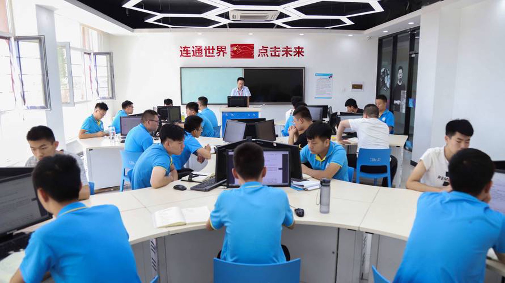 逸简科技